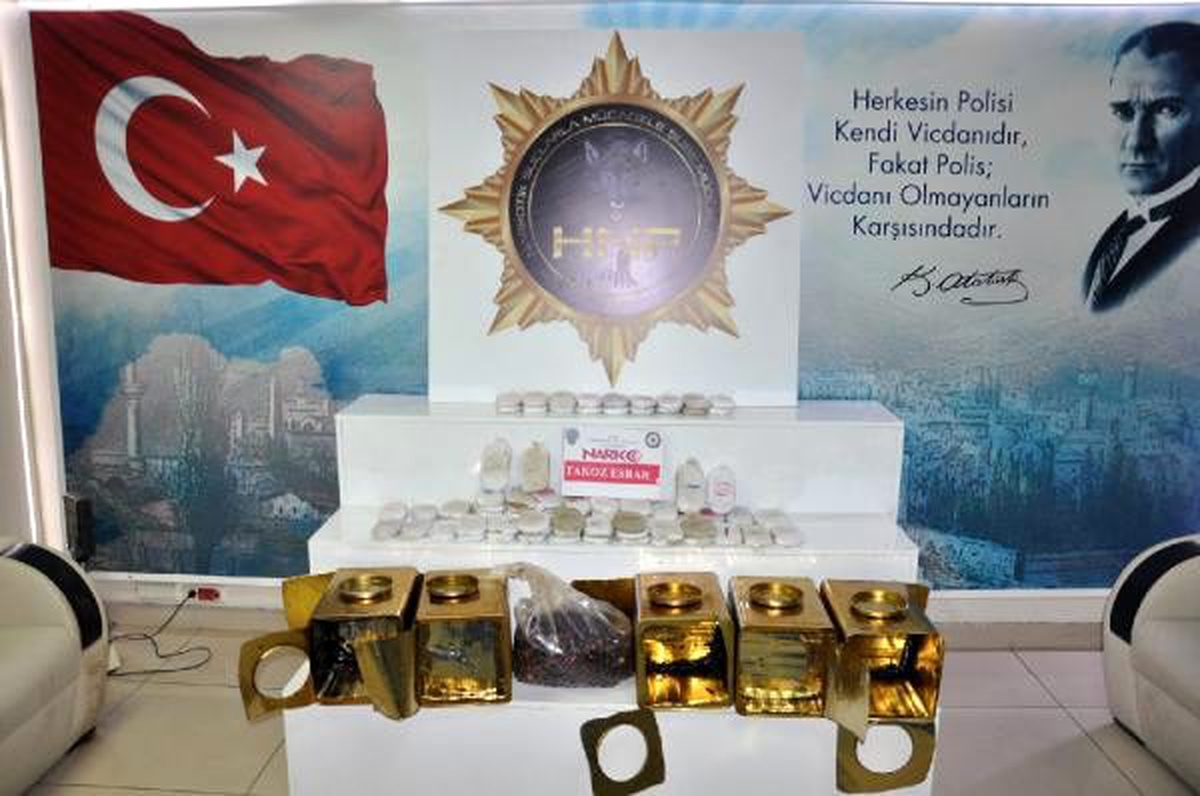 Zeytin tenekesine esrar saklamış