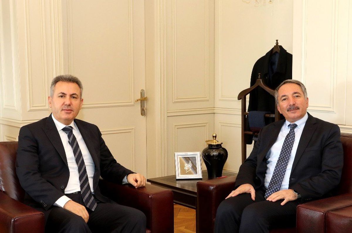 Ağrı Valisi Elban, AİÇÜ Rektörü Prof. Dr. Karabulut\'u ziyaret etti