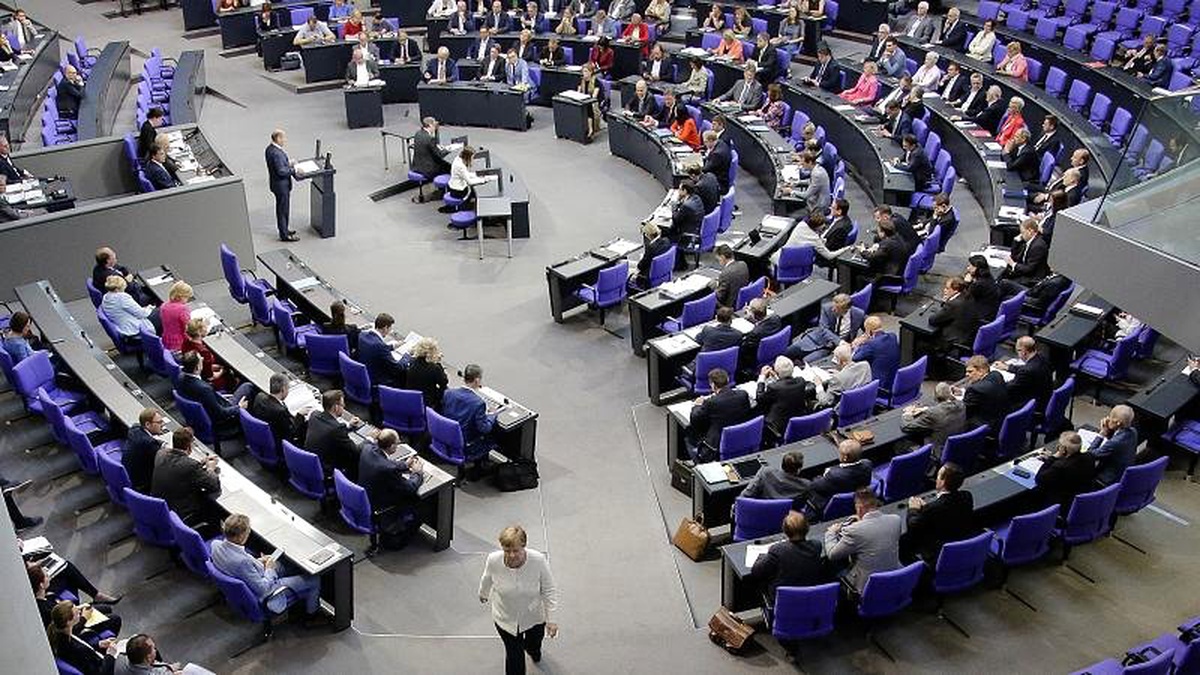 Alman milletvekilleri 13,5 milyar euroluk bütçe fazlasının nereye harcanacağını tartıştı