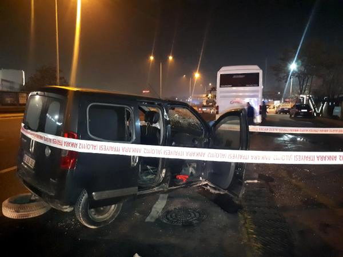 Ankara\'da otobüse çarpan hafif ticari aracın sürücüsü yaralandı