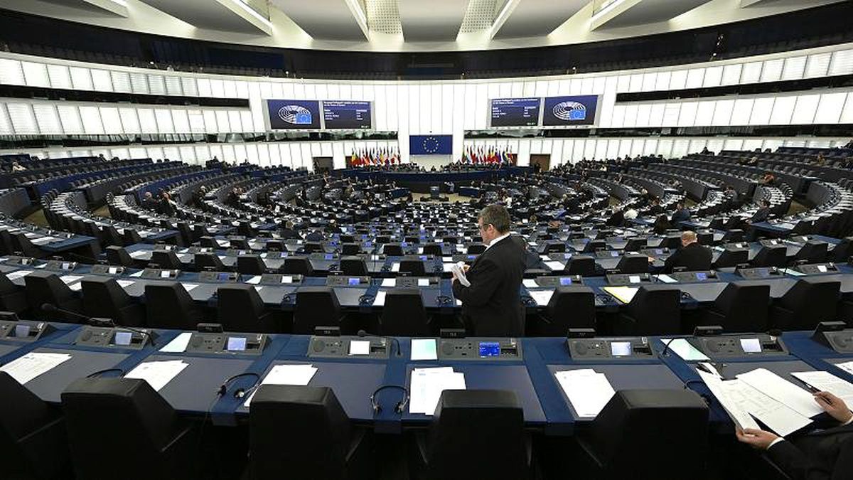 AP: Polonya ve Macaristan hukukun üstünlüğünde geriye gitti