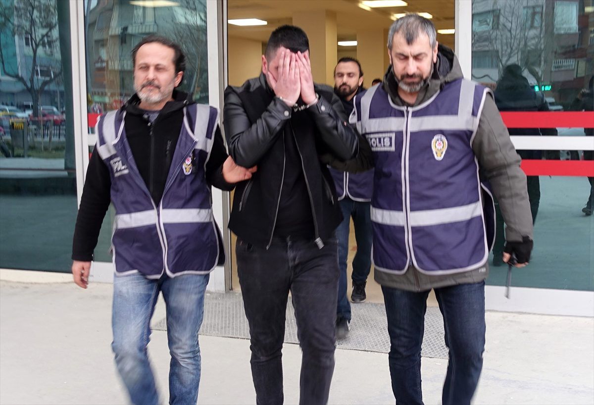Arkadaşından şantajla para istediği iddiasıyla yakalanan zanlı serbest bırakıldı