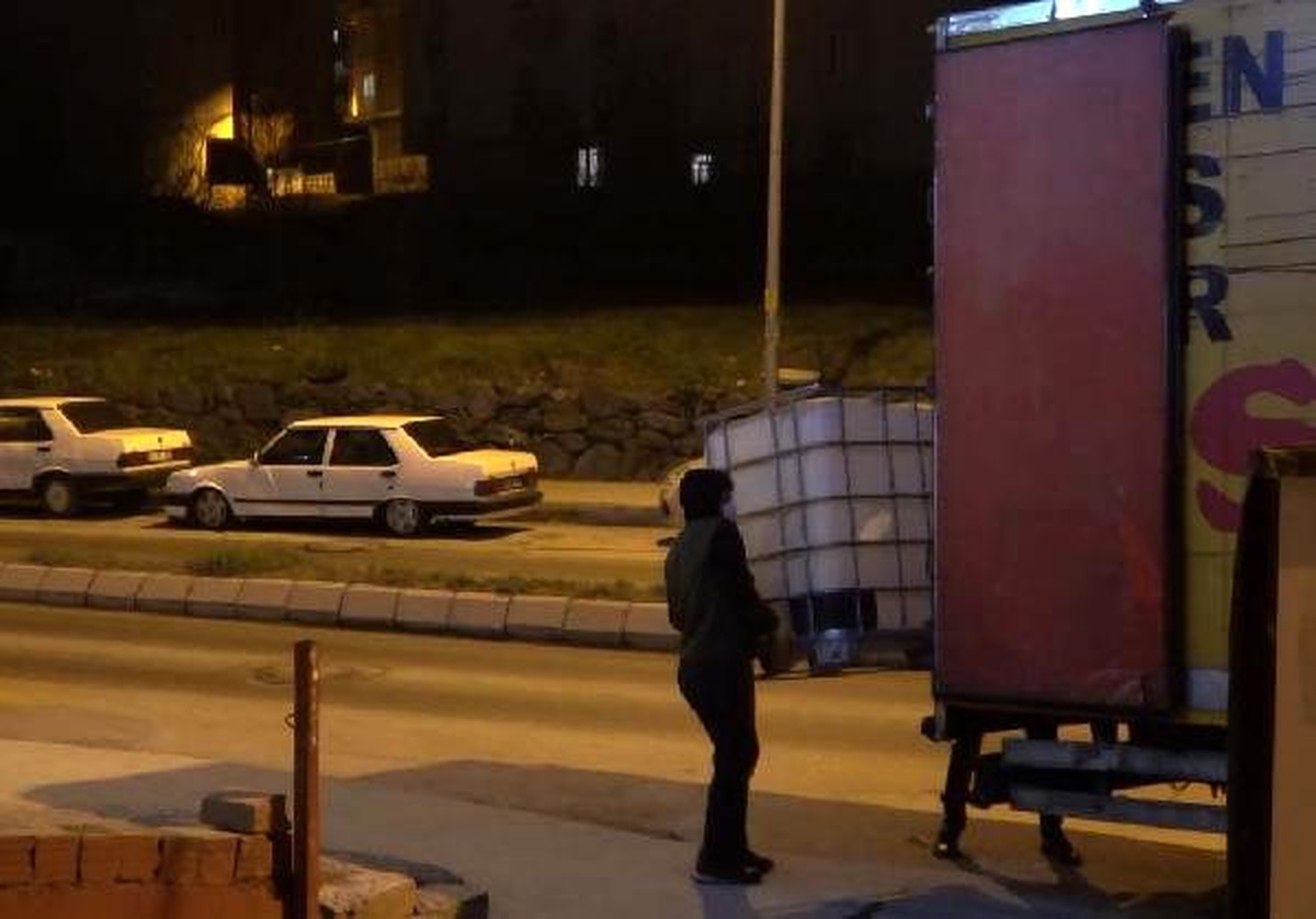 Arnavutköy\'de oto tamirhanesinde sahte içki üretmişler