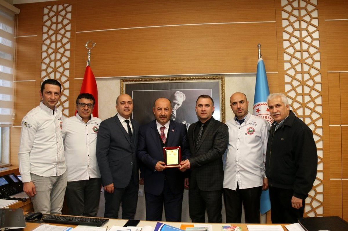 Aşçılardan Müdür Başyiğit\'e ziyaret