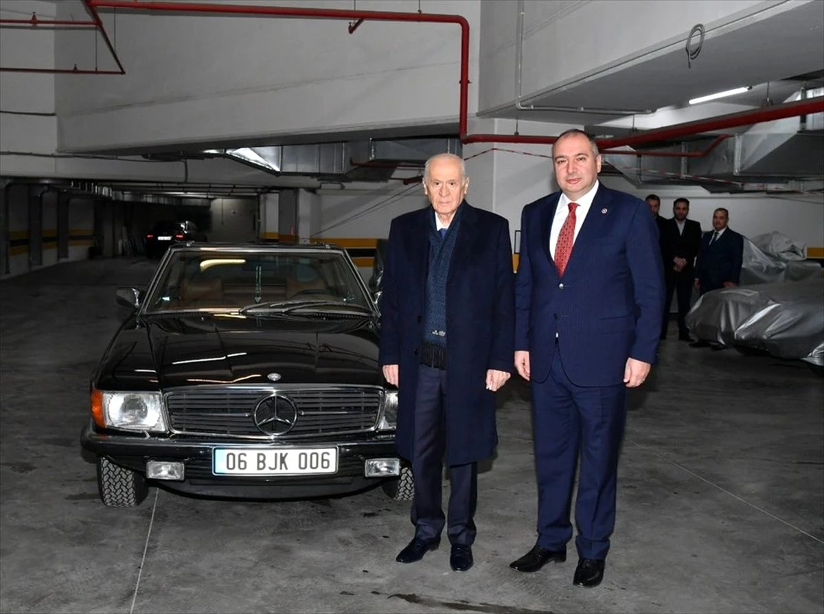 Bahçeli, klasik araçlarından birini MHP Milletvekili Karataş\'a hediye etti