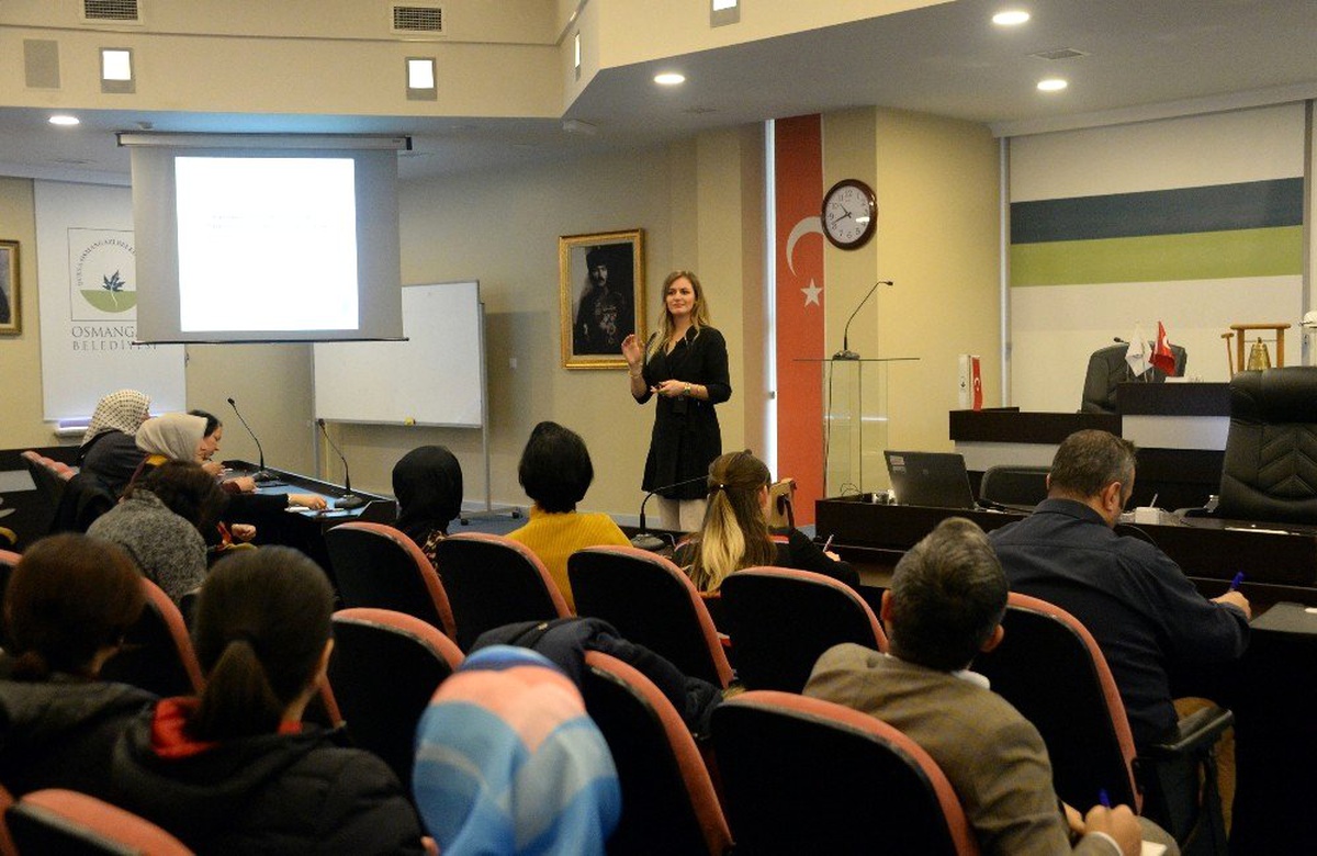 Belediye personeline ergenlik semineri
