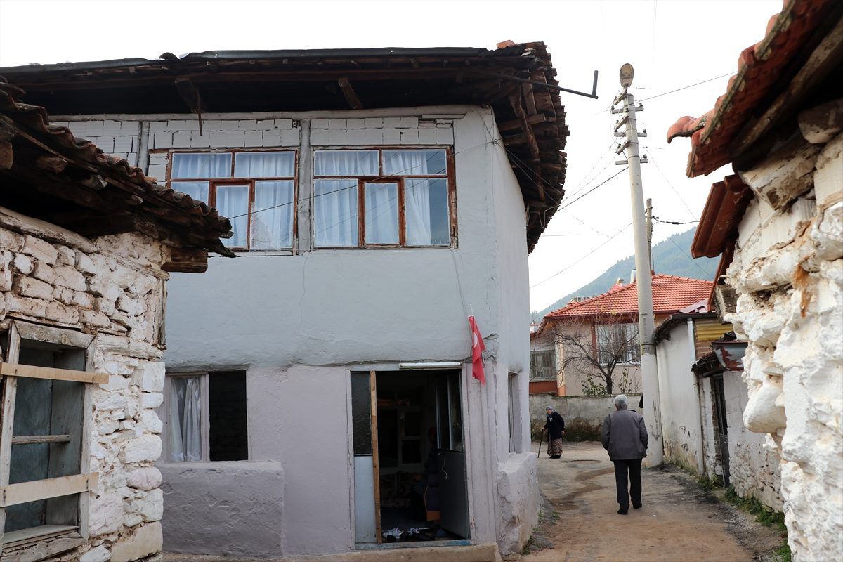 Denizli\'de sobadan sızan gazdan zehirlenerek ölen öğrenci, takdir belgesini göremedi
