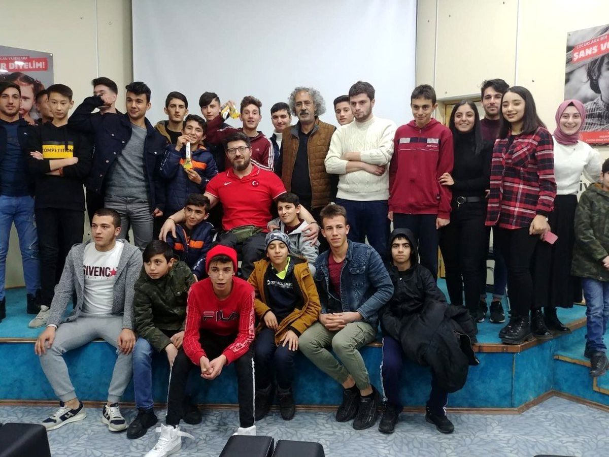 Dünya Şampiyonu Bilek Güreşçi Seven, devlet korumasındaki çocuklarla buluştu