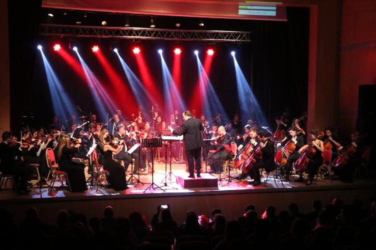 Edirne\'de notalar \'Arnavutluk\' depremi için yankılandı