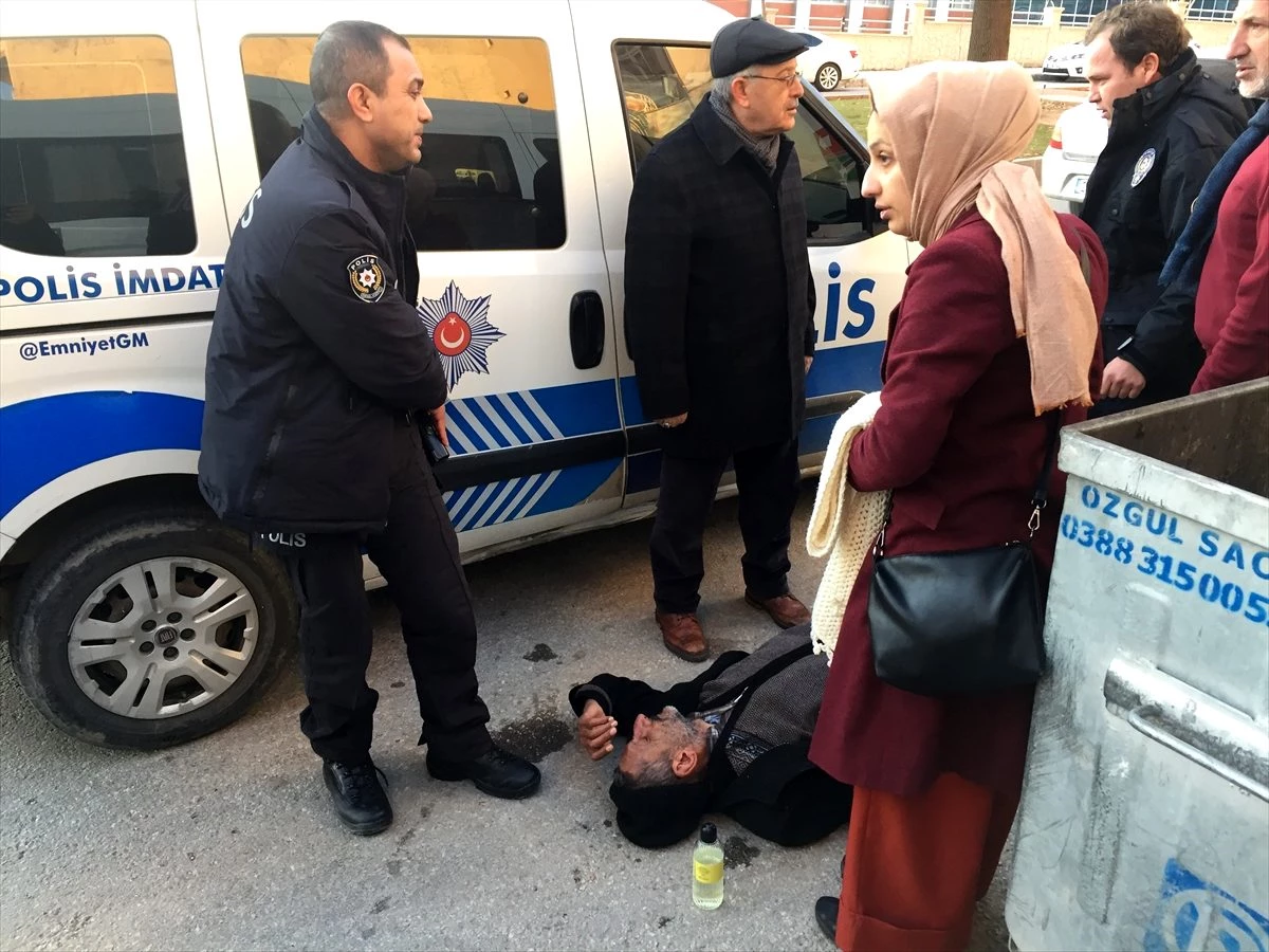 Elazığ\'da çöp konteynerinde baygın bulunan kişi hastaneye kaldırıldı
