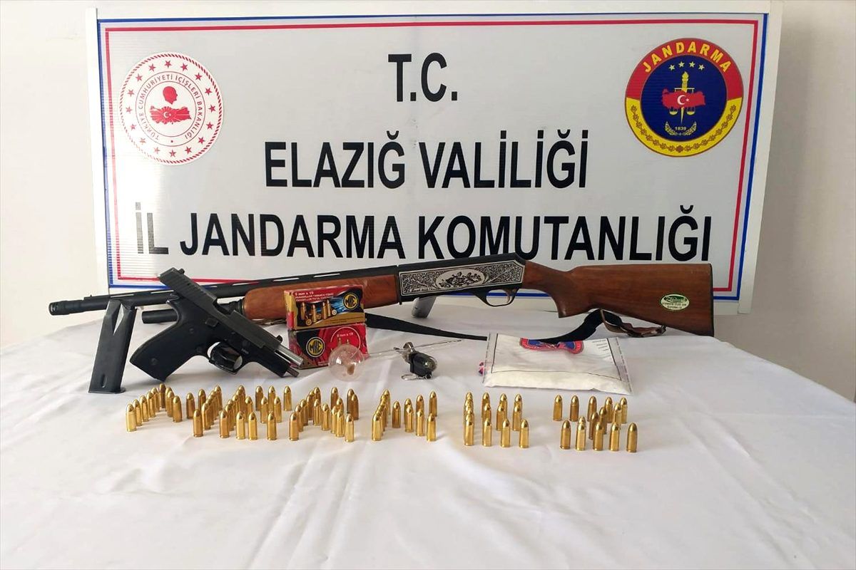 Elazığ\'da ruhsatsız silah ile uyuşturucu ele geçirildi
