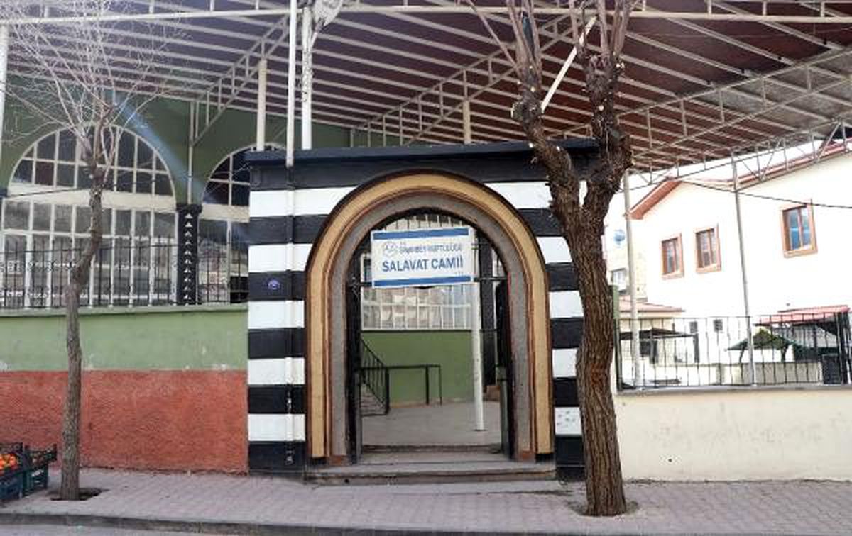 Eşini bıçakladıktan sonra temizlik maddesi içerek intihar etti (2)