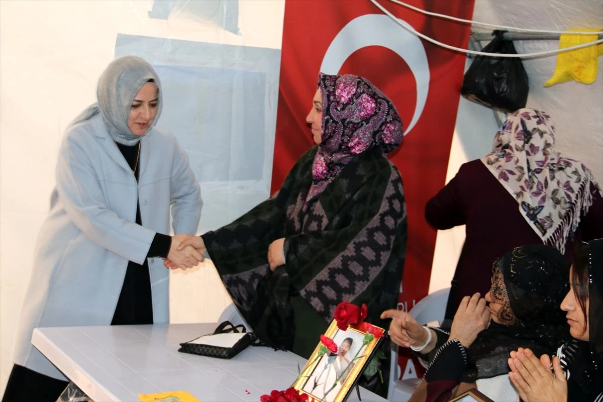 Eski AK Parti Milletvekili Gülşen Orhan Diyarbakır annelerini ziyaret etti