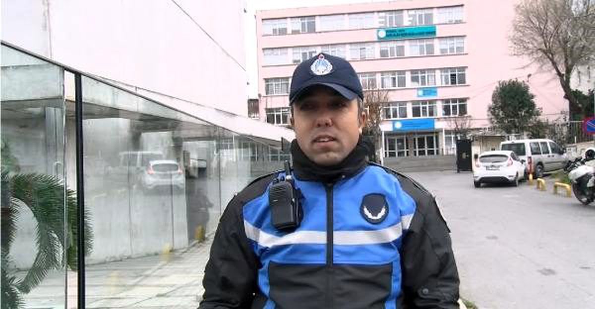 Fatih\'te kaybolan çocuğa montunu giydiren zabıta konuştu