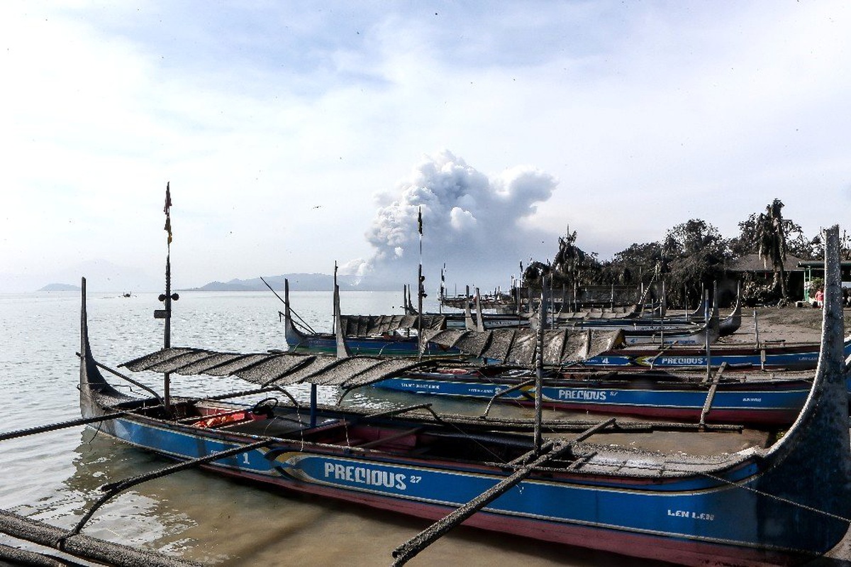 Filipinler\'de Taal Yanardağı hala aktif