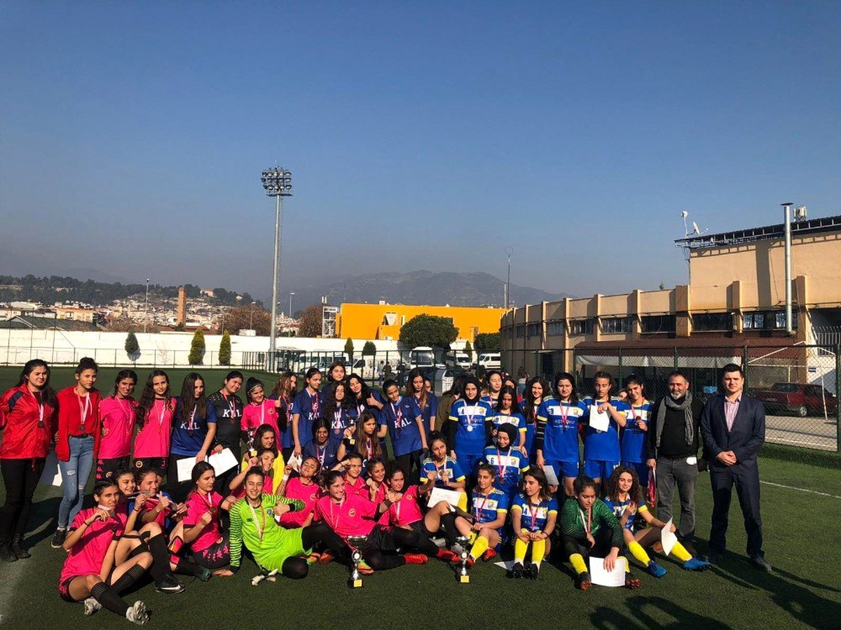 Genç kızlarda şampiyon İncirliova Spor Lisesi oldu