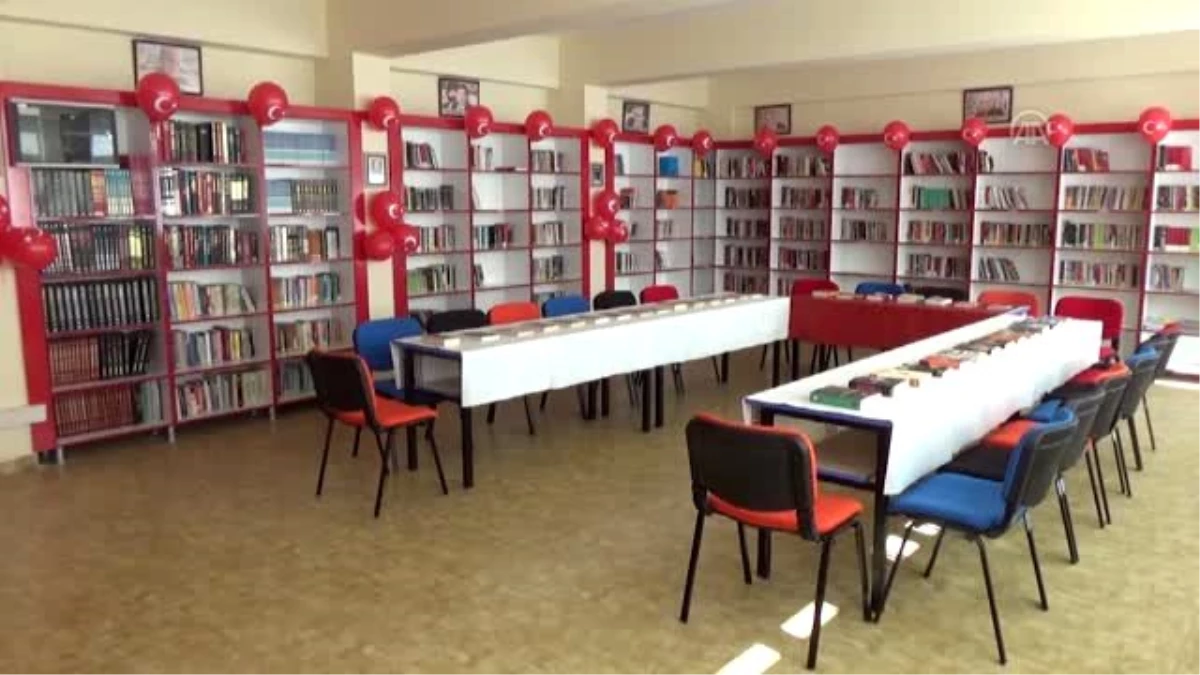 Gönüllü gençler, şehit askerin adına kütüphane açtı