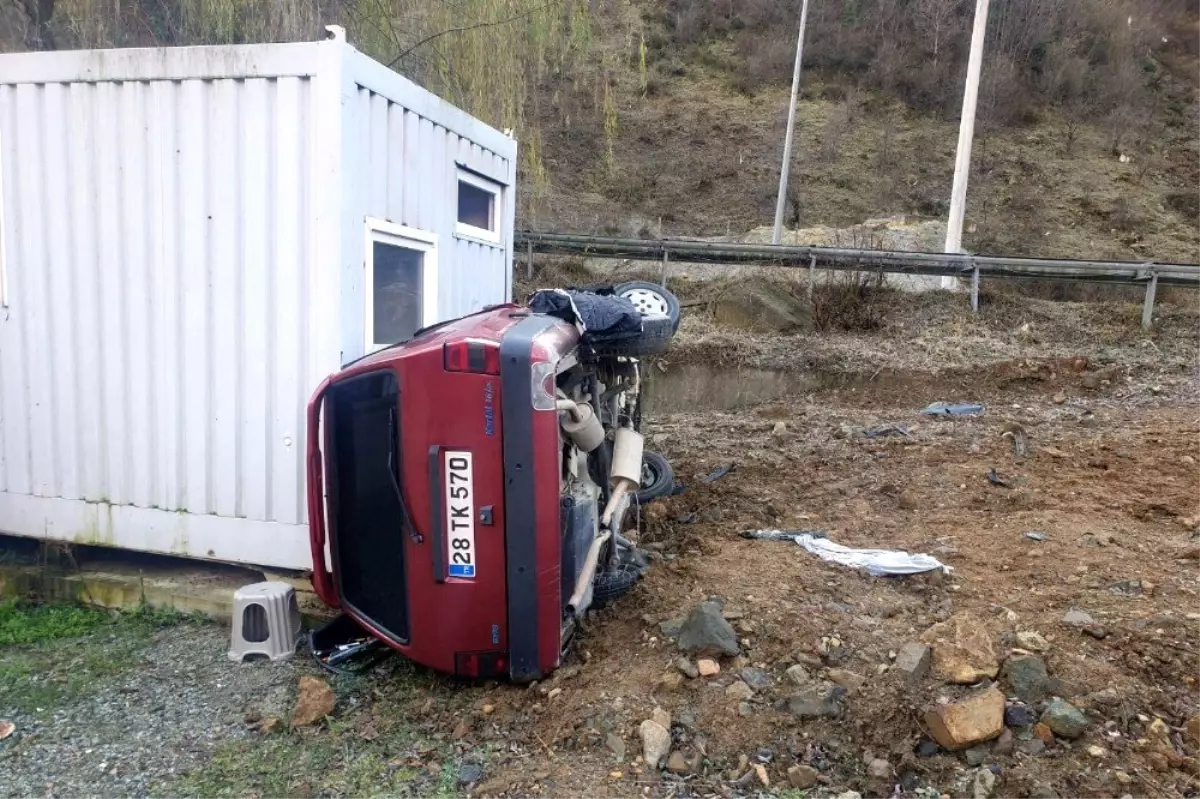 Gümüşhane\'de gizli buzlanma kazaya neden oldu: 2 yaralı