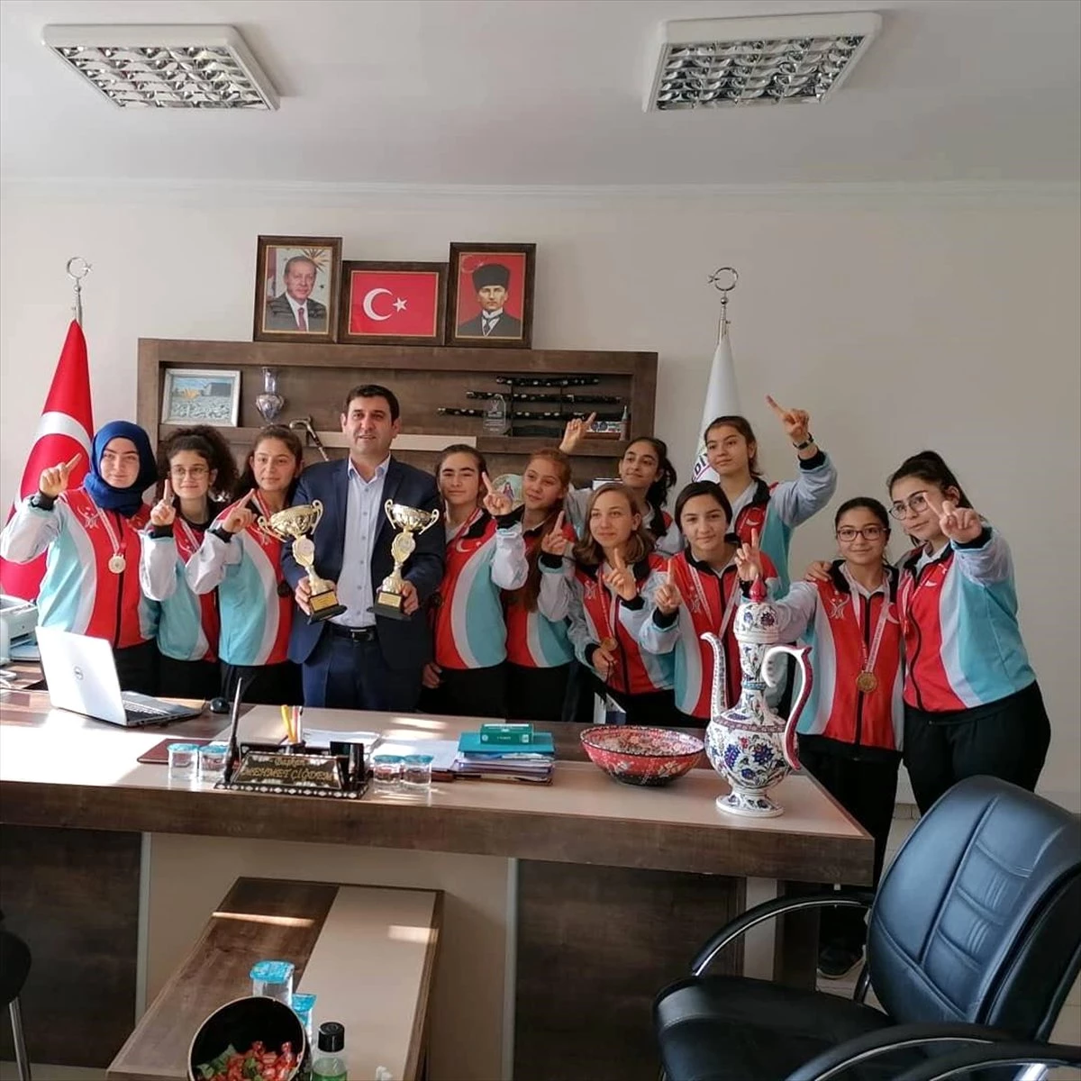 Hüyük Belediye Başkanı Çiğdem, Konya şampiyonu filenin sultanlarını kabul etti