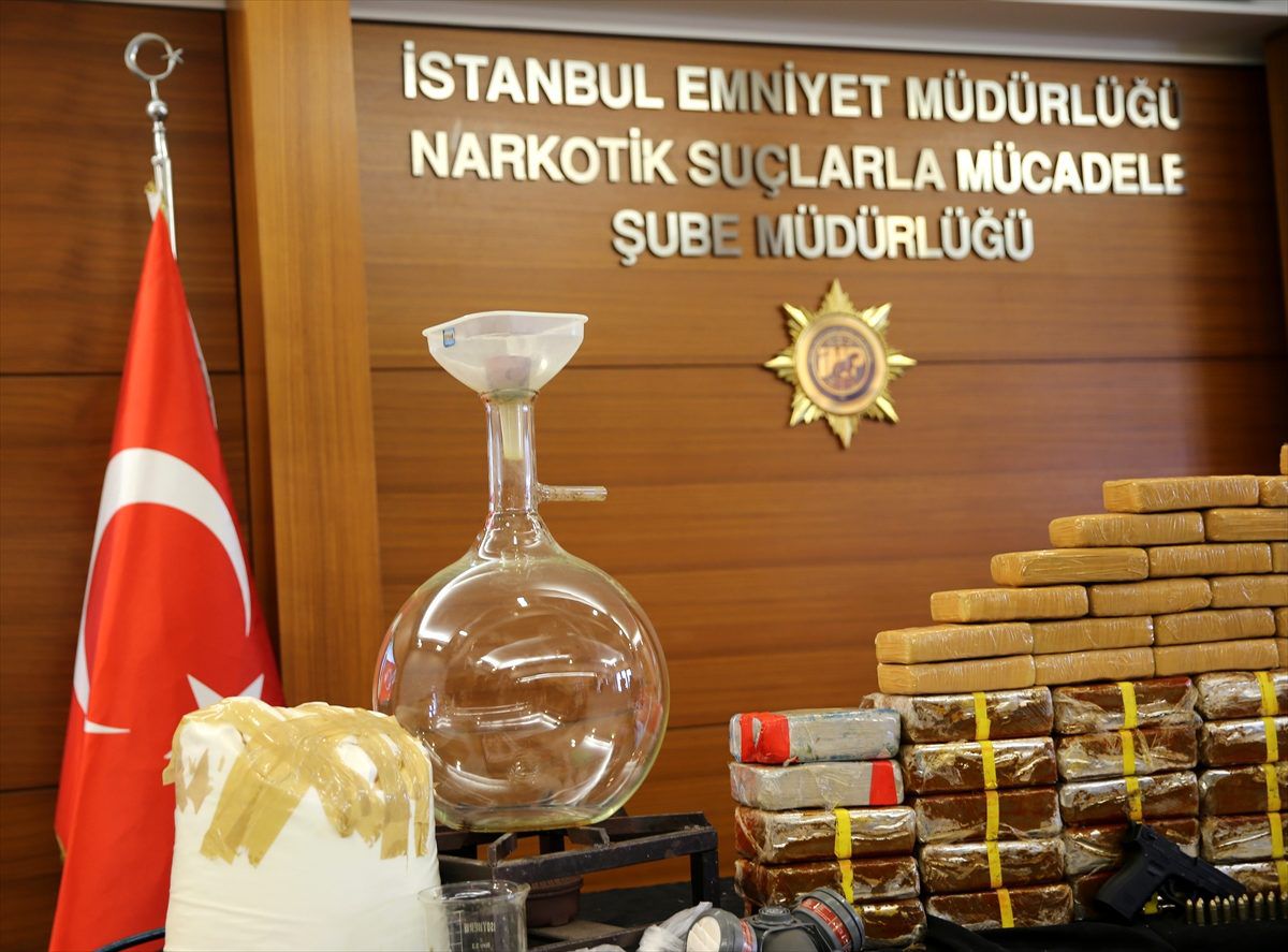 İstanbul\'da uyuşturucu operasyonlarında 13 kişi tutuklandı