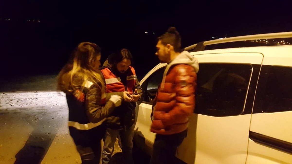 İzmir\'de huzur operasyonu: Aranan 20 kişi yakalandı