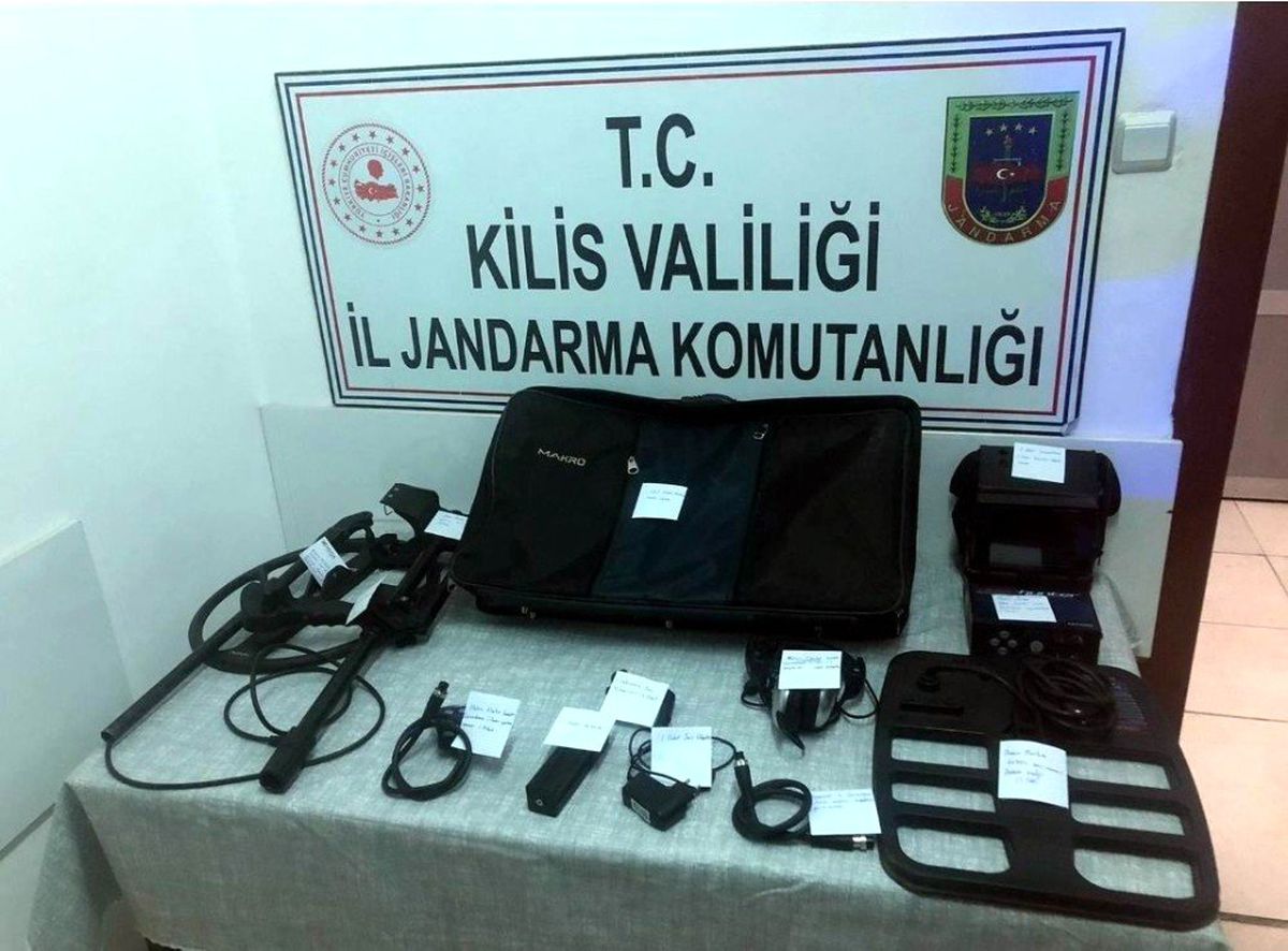 Jandarmadan define avcılarına suçüstü