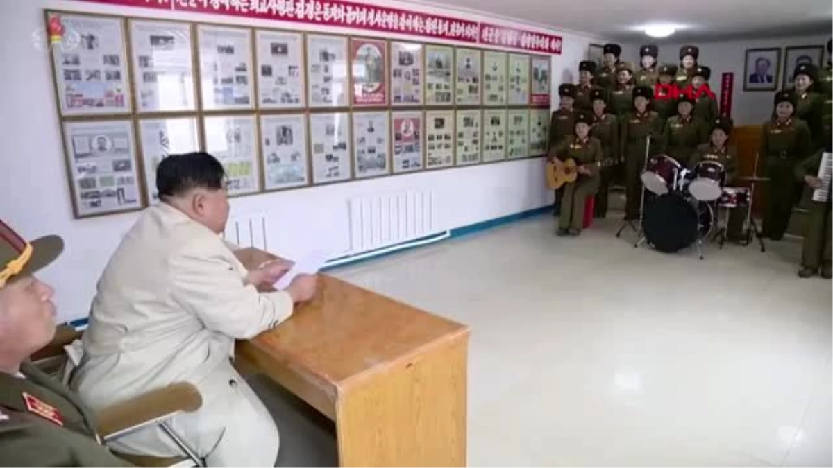 Kadın askerler kim jong-un için şarkı söyledi