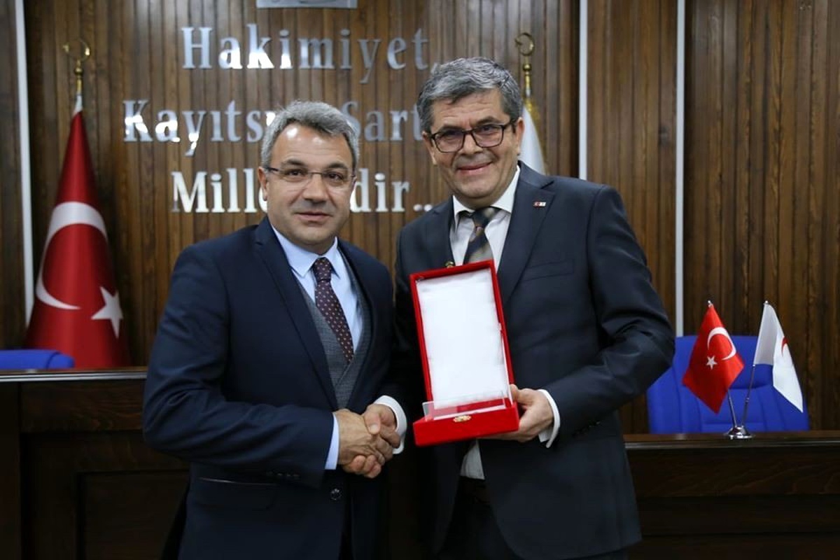 Kan bağışçılarına madalyaları verildi