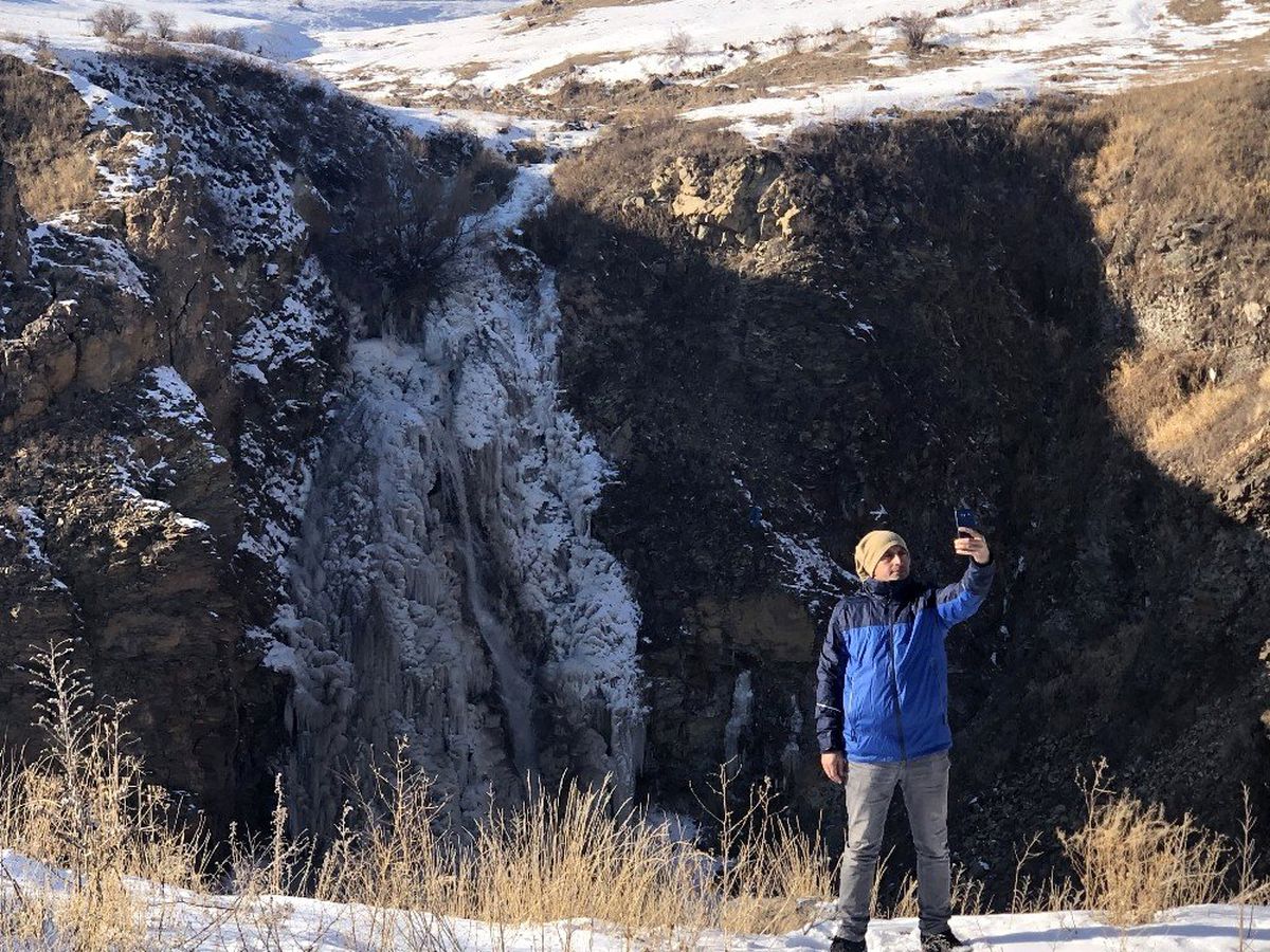 Kars\'ın soğuğu şelaleyi dondurdu
