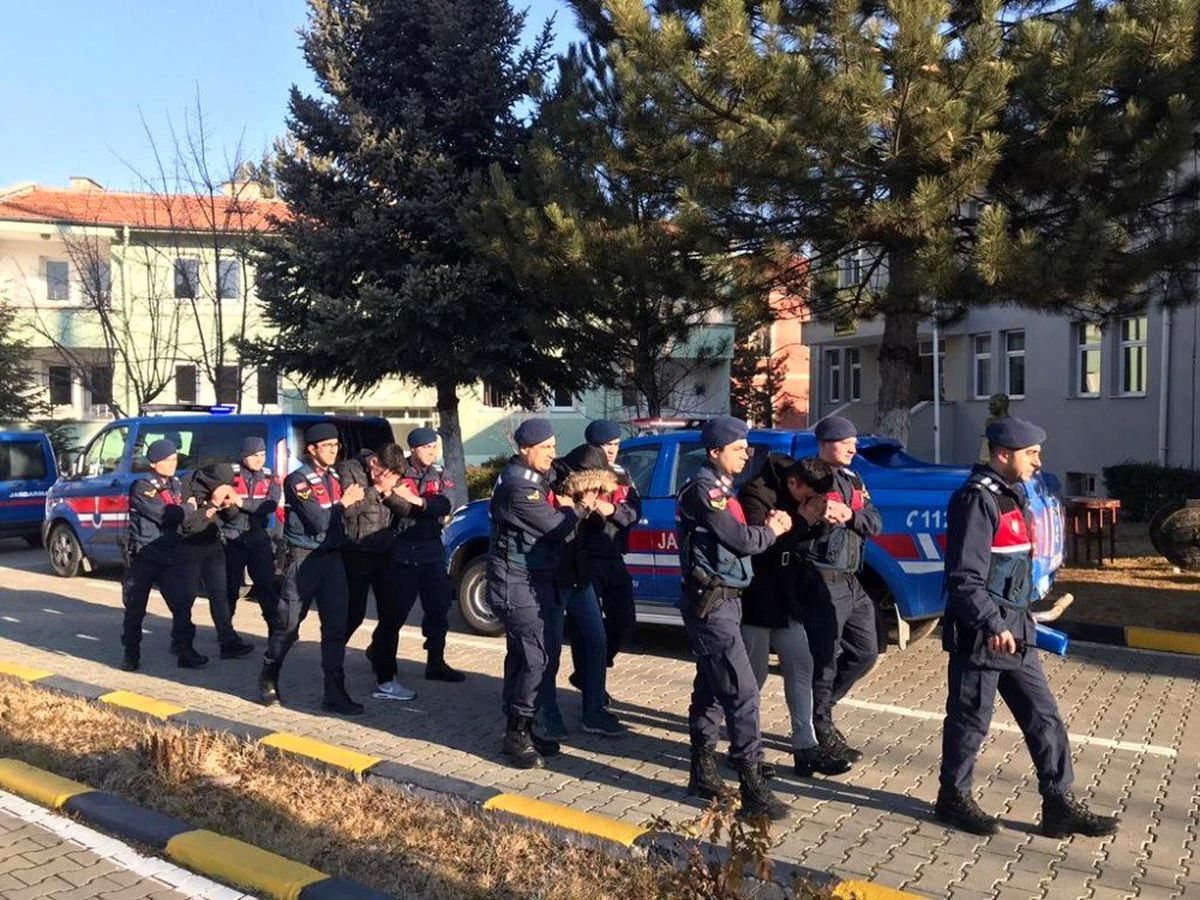 Kastamonu\'da köpeği öldürüp üç evi soyan hırsızlardan ikisi tutuklandı