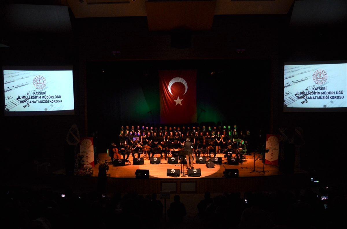 Kayseri\'de öğretmenler korosundan Türk Sanat Müziği konseri