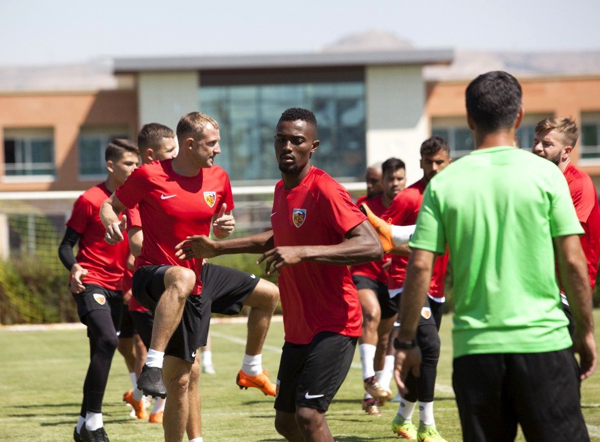 Kayserispor\'da Mensah kadro dışı bırakıldı