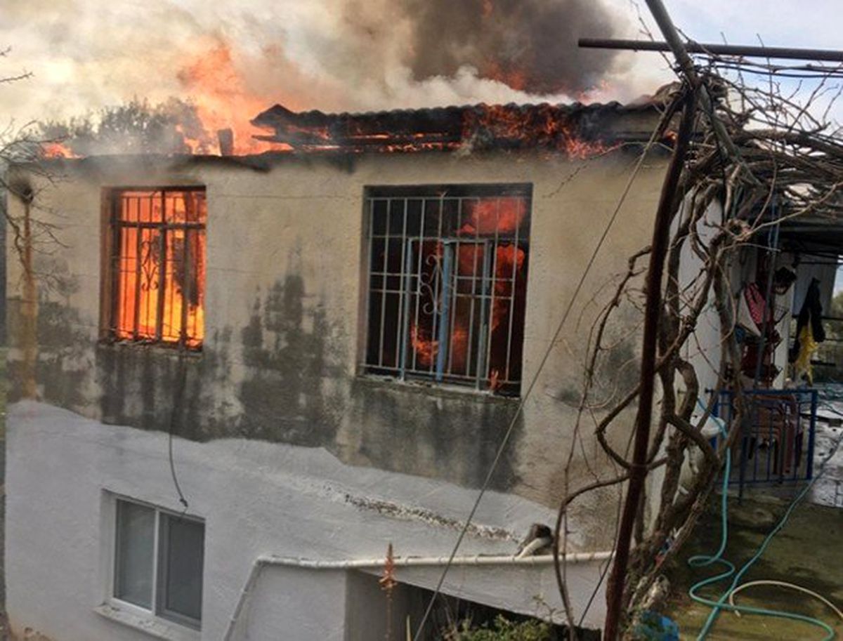 Kısa devre evi küle çevirdi