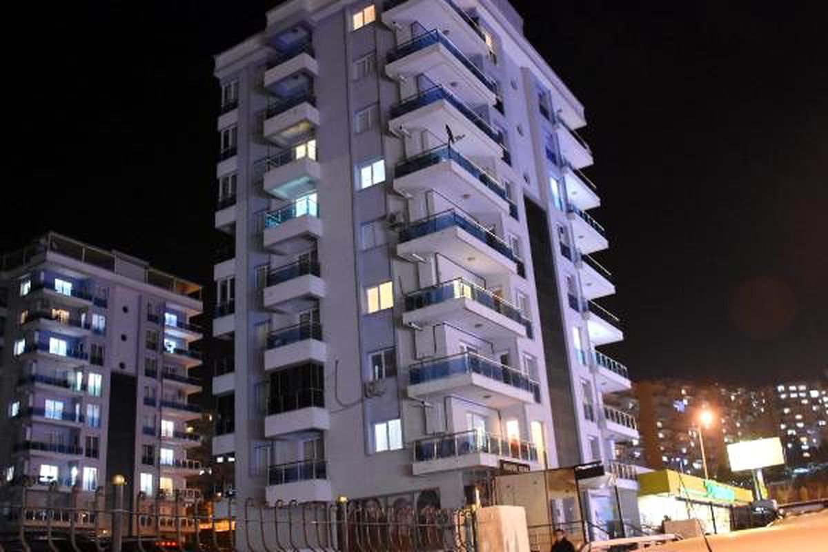 Koluna şırınga ile sıvı madde enjekte eden hemşire hayatını kaybetti
