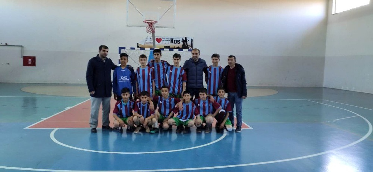 Köy okulu öğrencileri futsalda şampiyon oldu