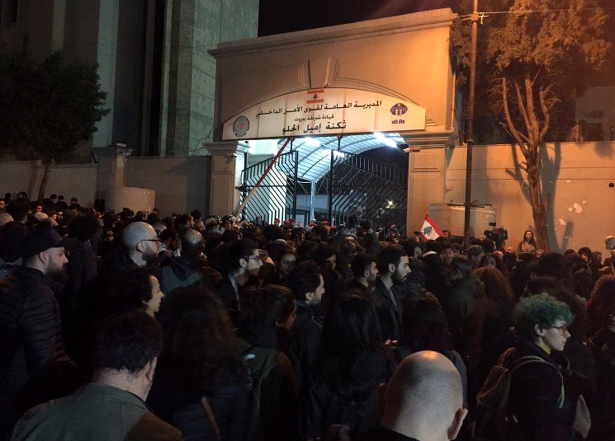 Lübnan\'da polis ve göstericiler arasında arbede: 35 yaralı