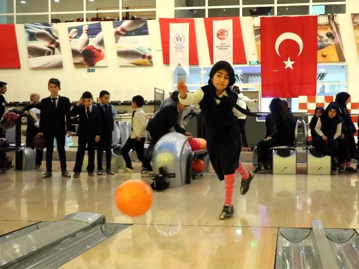 Öğrenciler hayatlarında ilk kez deniz gördü, bowling oynadı