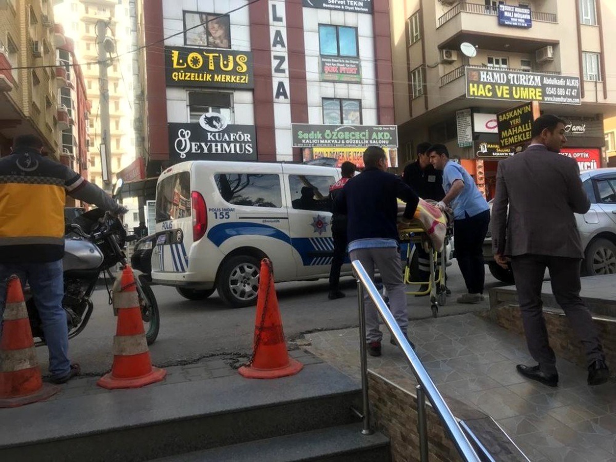 Öldürdüğü kadını kanepenin altına sakladı
