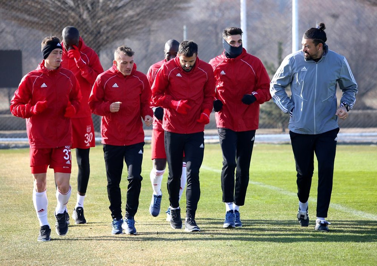 Sivasspor\'da eksikler Çalımbay\'ı düşündürüyor