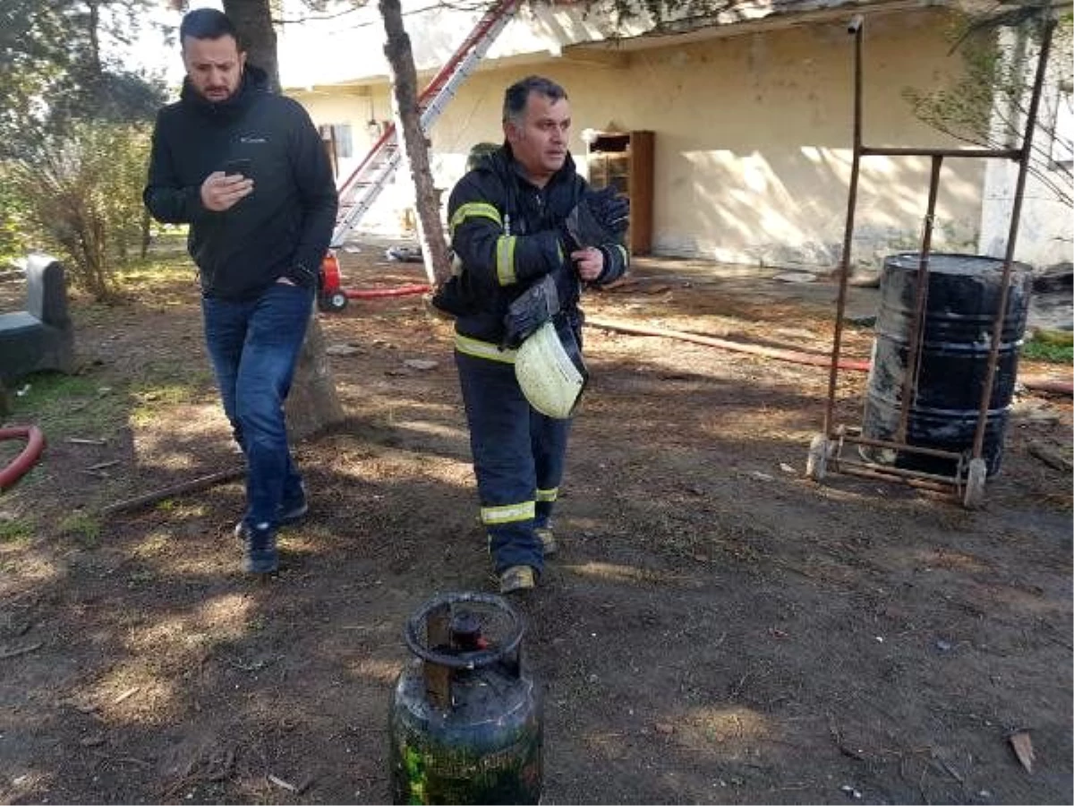 Soba üzerinde unutulan yemek yangına neden oldu