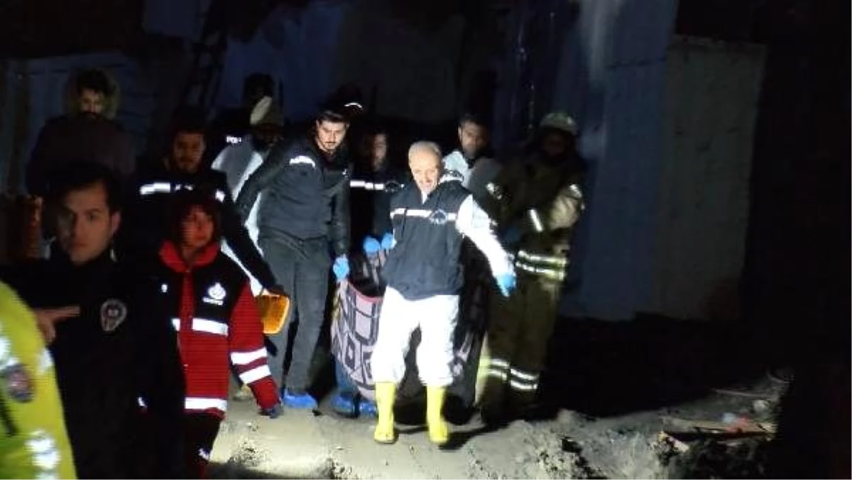 Sultangazi\'de işçilerin kaldığı konteyner yandı: 1 işçi öldü