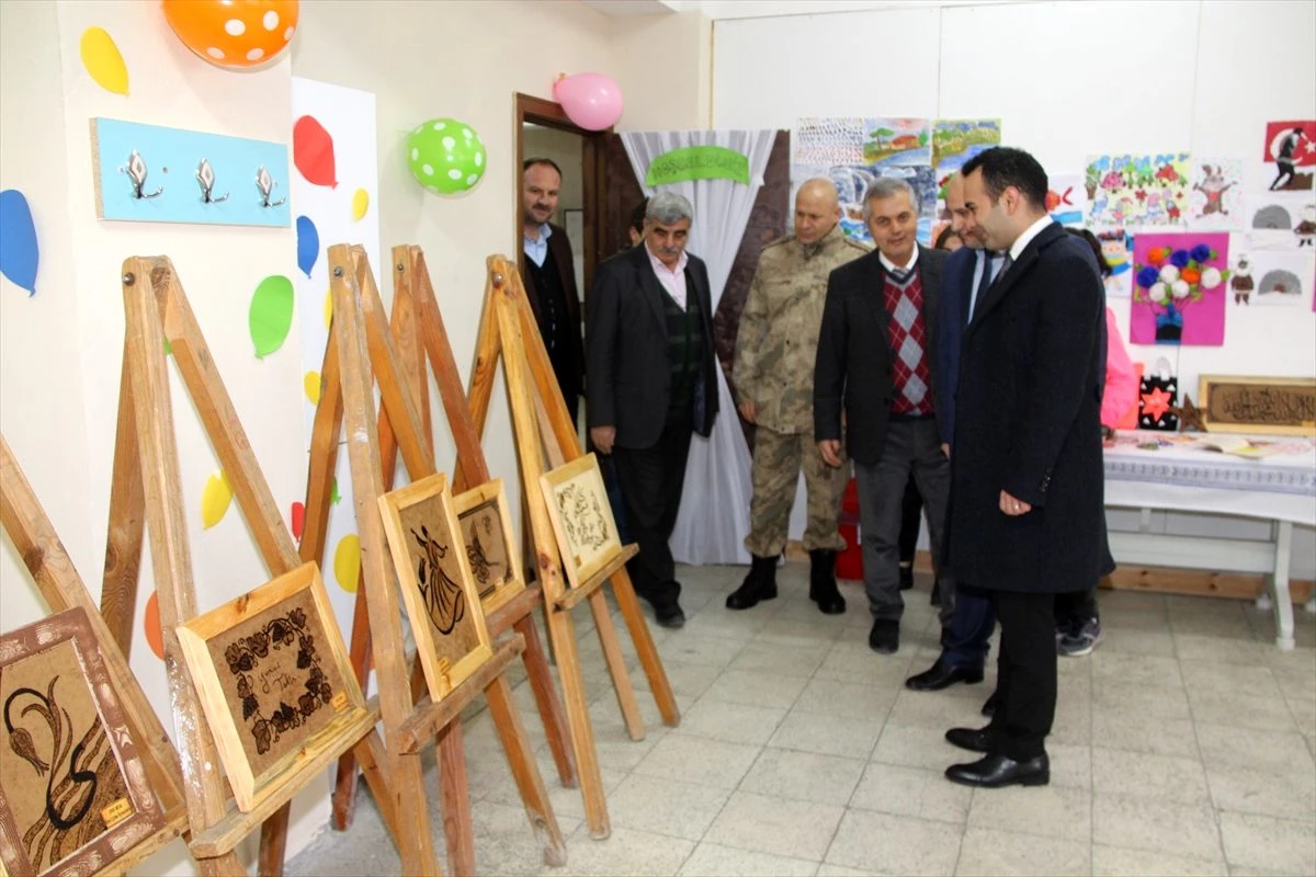 Taşova\'da özel eğitim öğrencileri tarafından yakma sanatı ve resim sergisi açıldı
