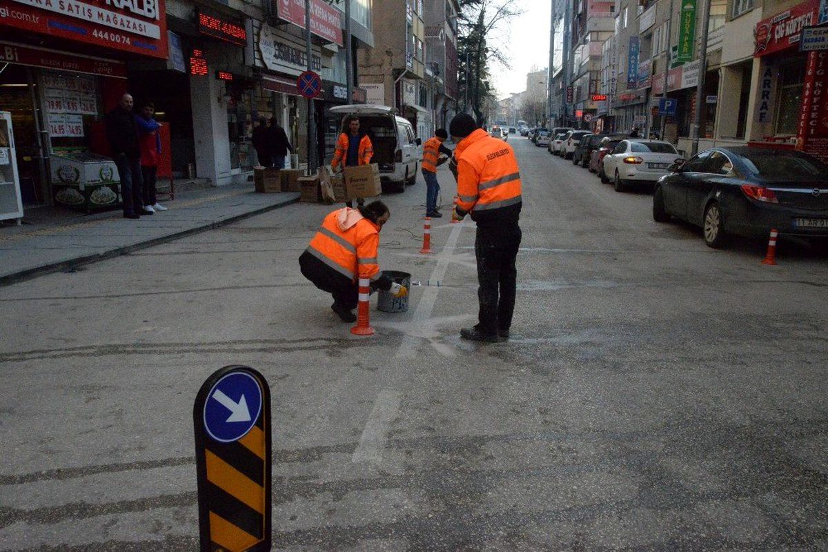 Trafik akışını kolaylaştırmak için duba çalışması