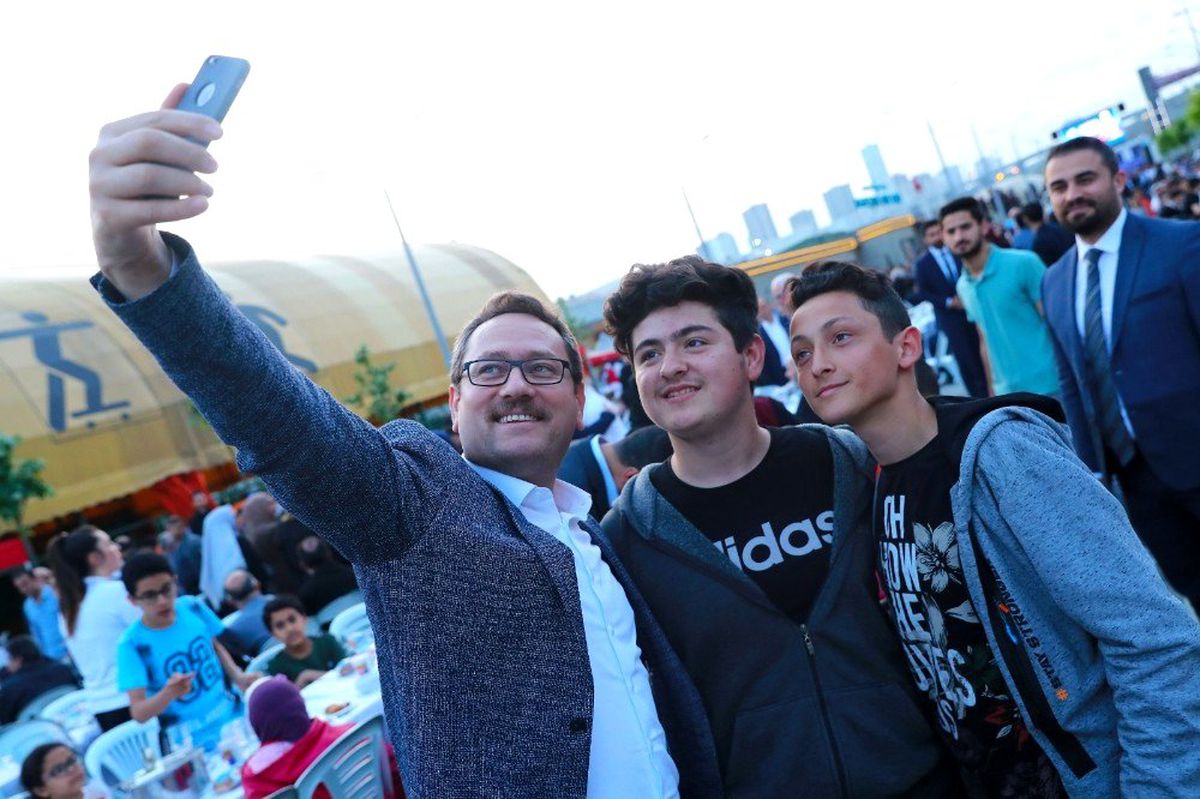 Türkiye\'nin ilk podcaster başkanı