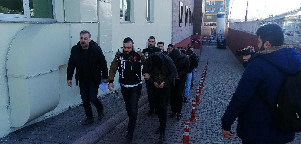 Uyuşturucu operasyonunda gözaltına alınan 8 kişi adliyeye sevk edildi