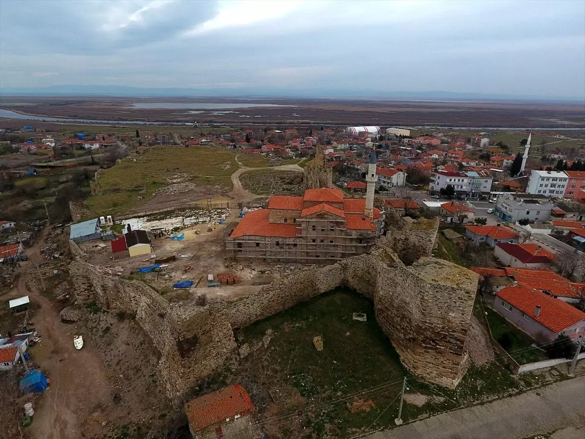 Vakıfların ayağa kaldırdığı sit alanındaki caminin bir köşesi müze olacak