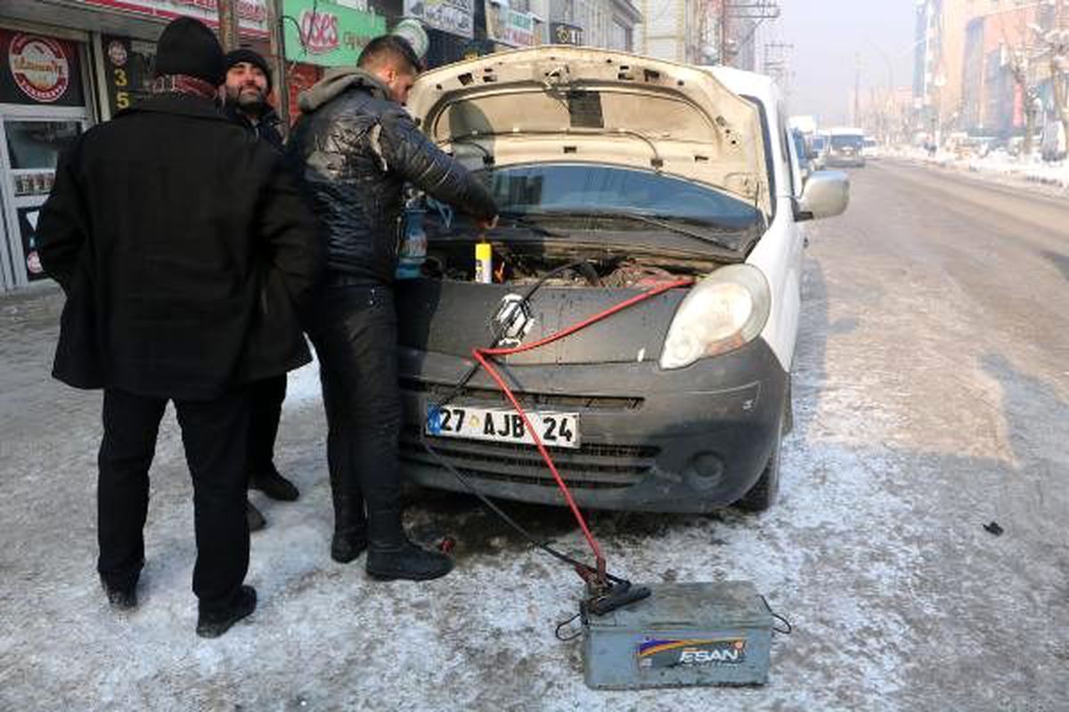 Yüksekova buz kesti