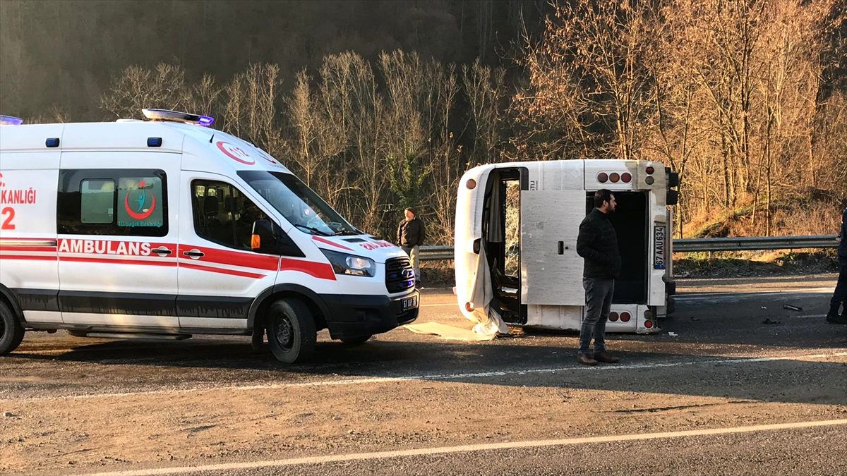 Zonguldak\'ta işçi servisi devrildi: 7 yaralı