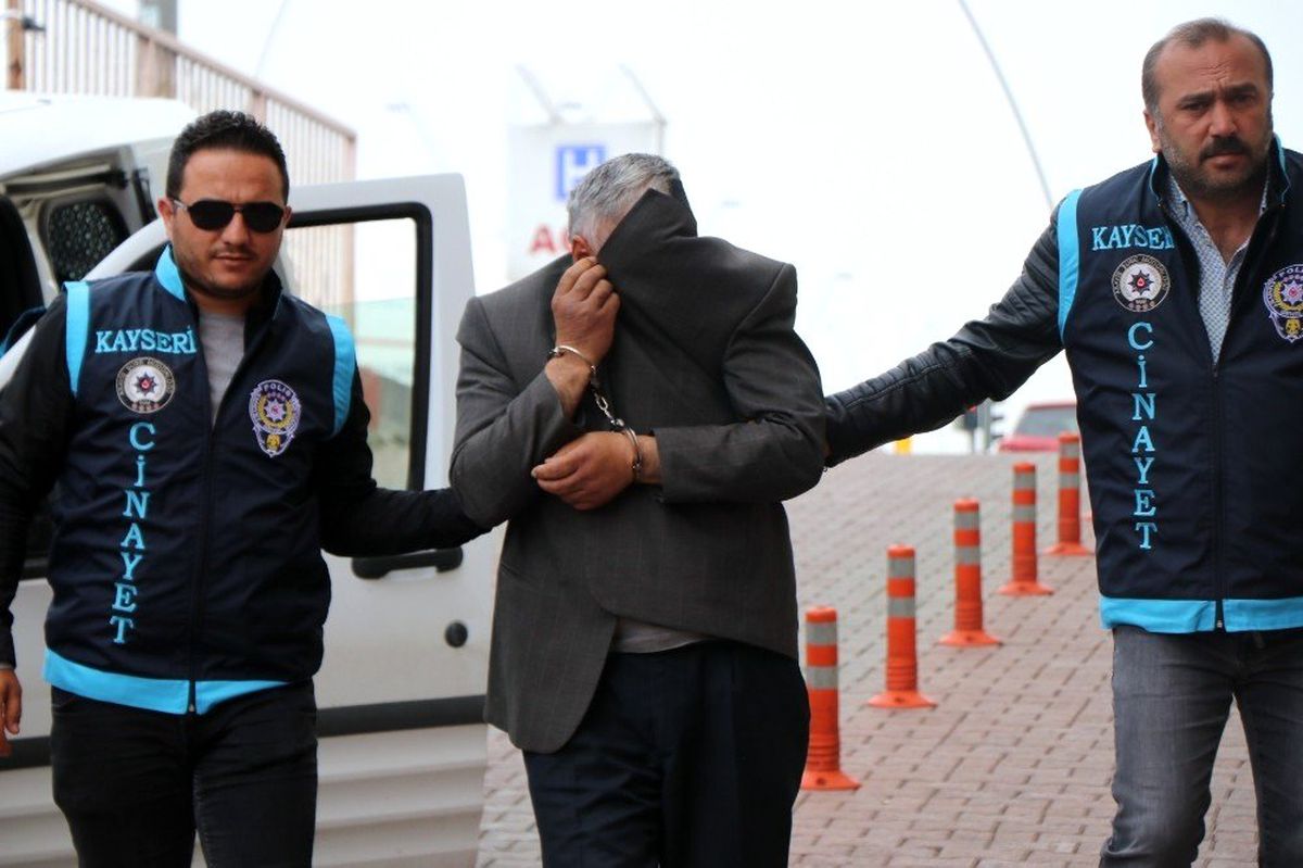2 çocuk annesi kadını boğarak öldürdükten sonra cesedini gömen emekli öğretmene iyi hal indirimi...