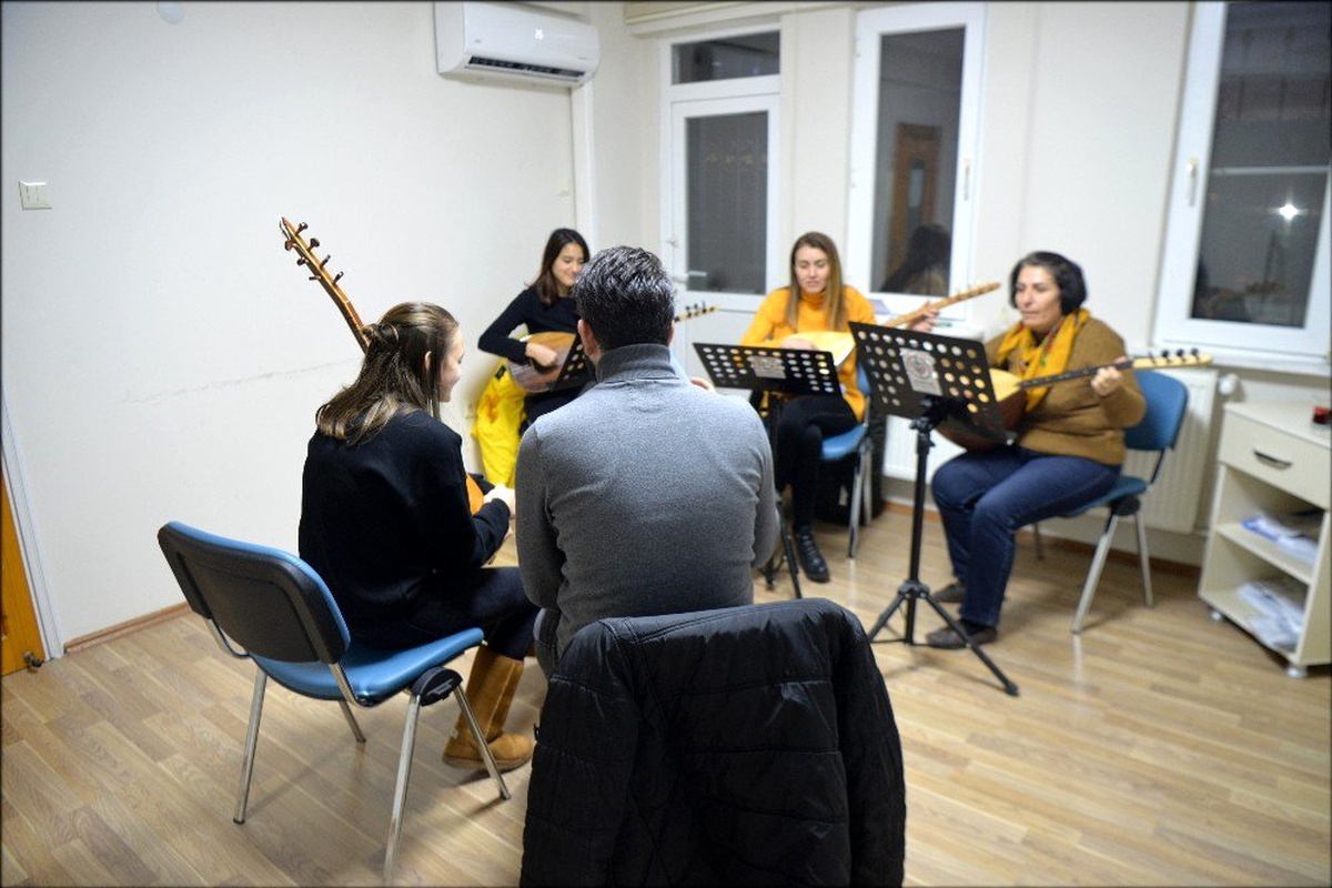 Altıeylül Belediyesi meslek edindiriyor